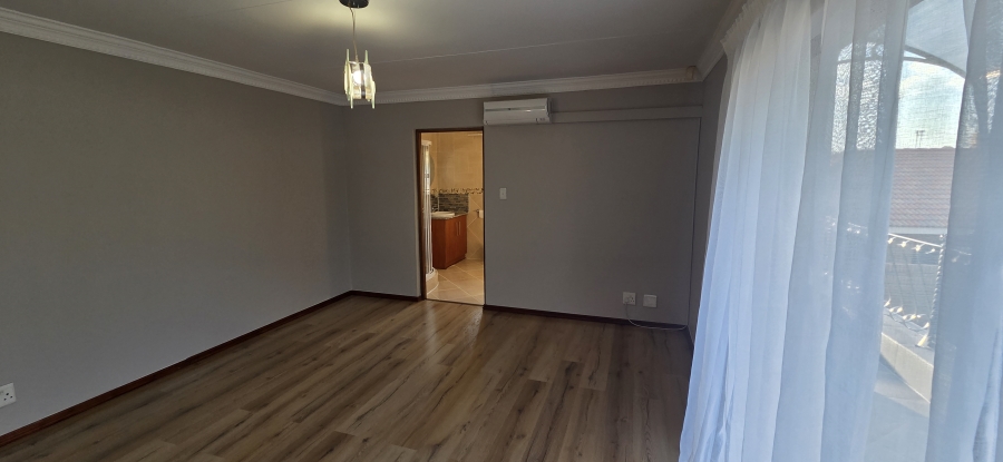 5 Bedroom Property for Sale in Roylglen Gardens Northern Cape